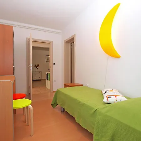 Eugen 1346 Apartman *