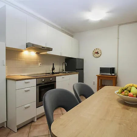 Eugen 1346 Apartment *